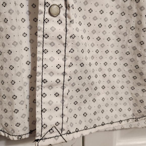 TM Exposure western style shirt, w cool geometric pattern & pearl style buttons - Picture 6 of 6